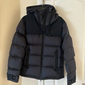 Burberry West Croft puffer jacket
Size medium Blackk